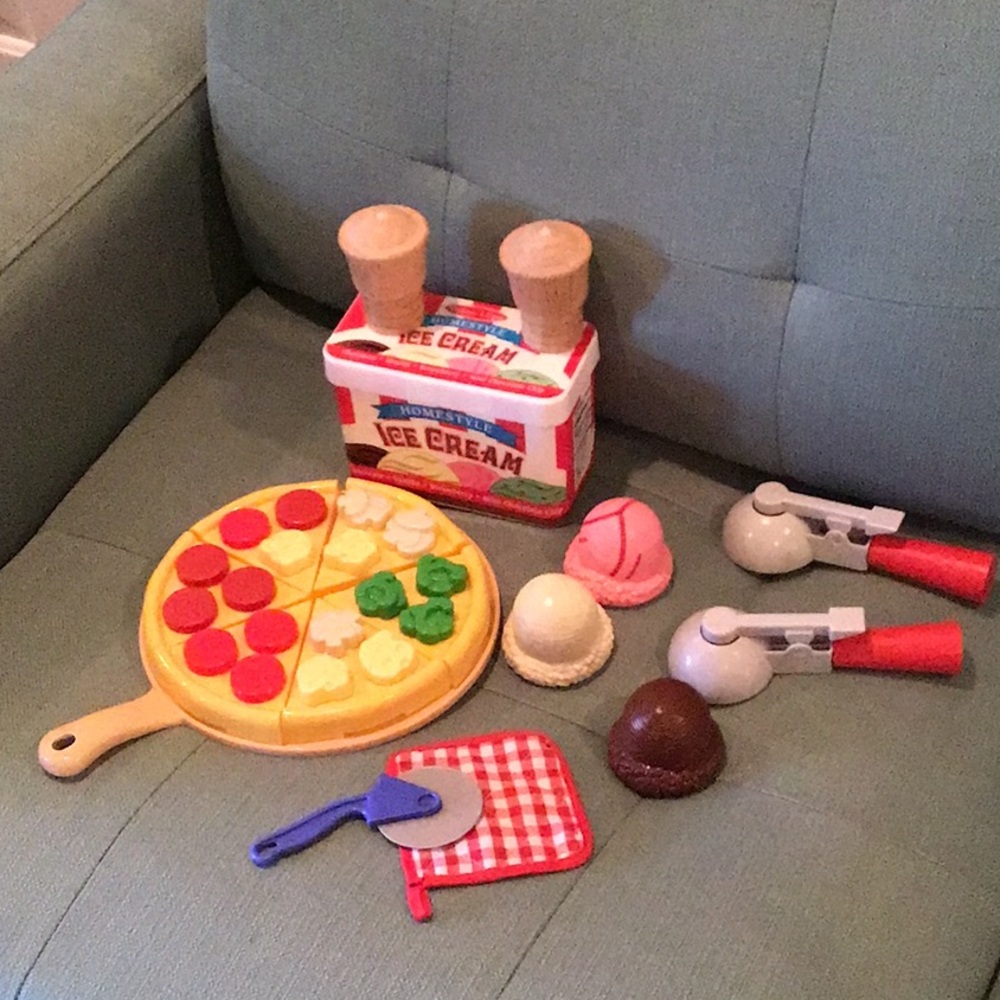 Pizza and Ice Cream set.